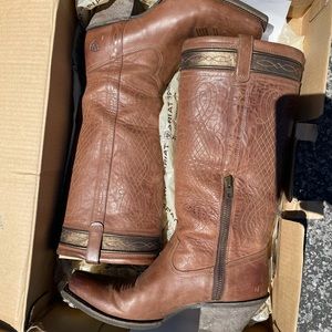 ARIAT Woman’s Trinity Heeled Boot